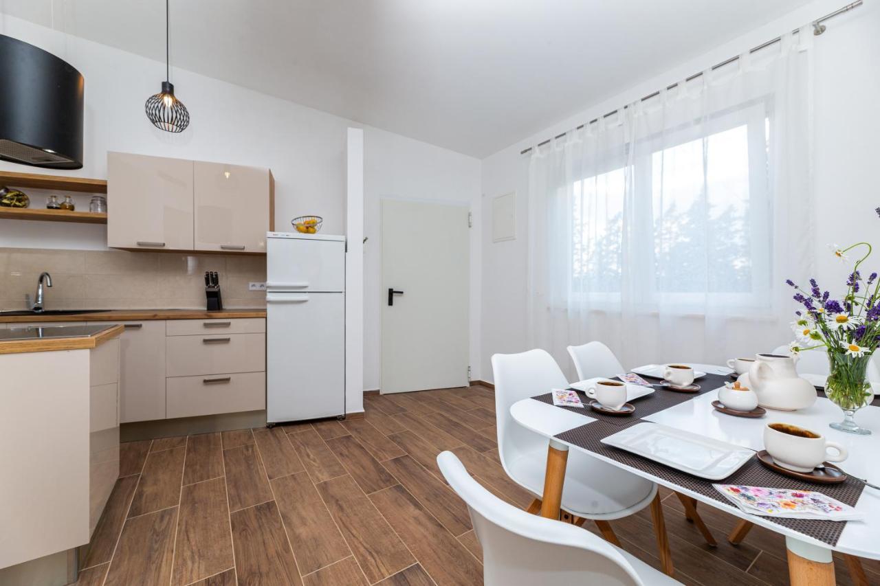 Apartment Nada 1 Malinska Eksteriør bilde